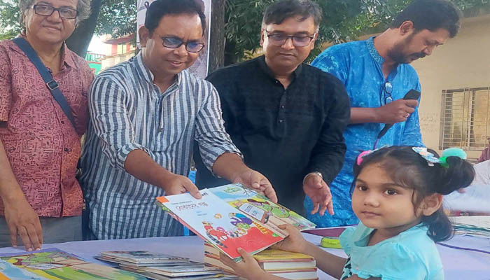 সোনারগাঁয়ে খেলাঘরের চিত্রাঙ্কন প্রতিযোগিতায় শ্রেষ্ঠ রিহা