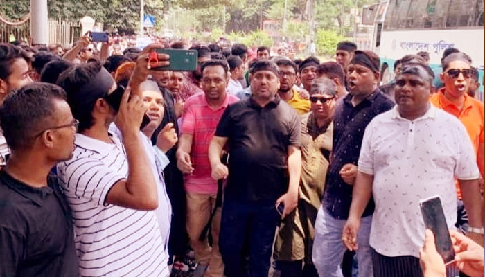 হাজারো নেতাকর্মী নিয়ে সম্রাটের শোডাউন