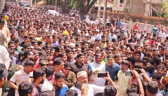 হাজারো নেতাকর্মী নিয়ে সম্রাটের শোডাউন