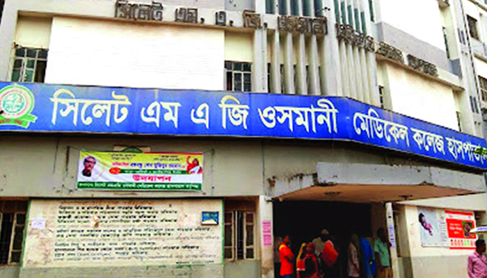 চিকিৎসকদের কর্মবিরতিতে ভোগান্তিতে রোগীরা