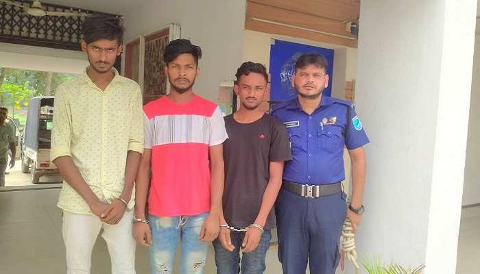 হ্যান্ডকাপ পরিয়ে রাজমিস্ত্রীকে অপহরণ, পুলিশ কনস্টেবলসহ গ্রেপ্তার ৪
