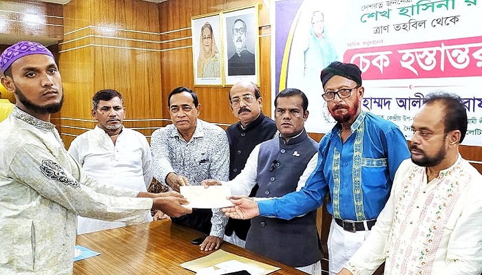 পটুয়াখালীতে প্রধানমন্ত্রীর ত্রাণ তহবিলের ২৭ লক্ষ টাকার চেক বিতরণ
