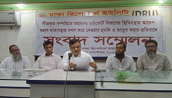 কোর্টের আদেশ অমান্য করে লালবাগে মার্কেট ভাঙ্গার অভিযোগ