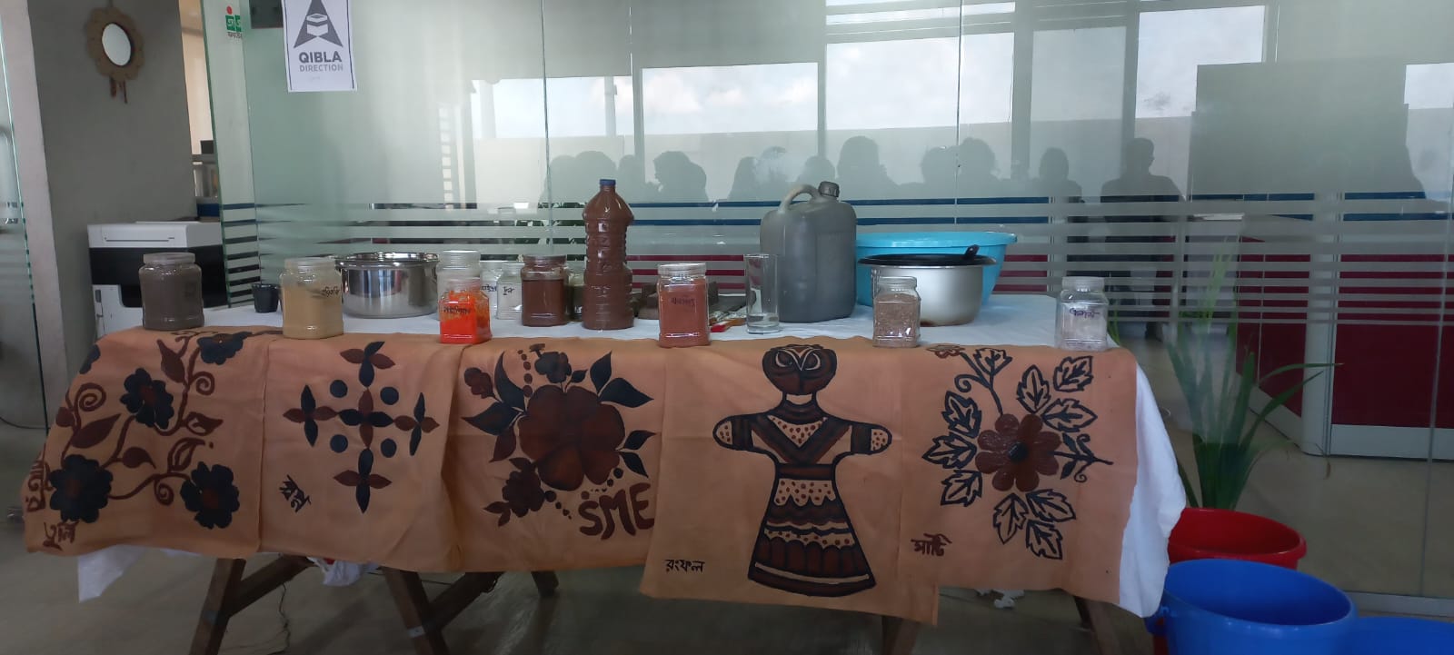 এসএমই ফাউন্ডেশনের ‘ন্যাচারাল ডাইং’ প্রশিক্ষণ প্রাকৃতিক রং ব্যবহার শিখছেন উদ্যোক্তারা