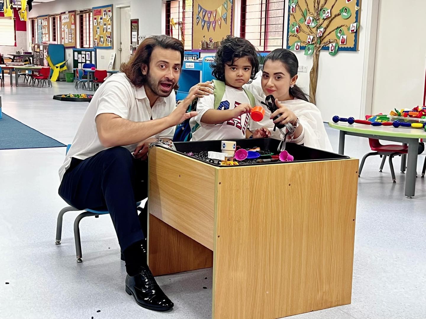 বীরের স্কুল যাত্রায় প্রথম দিনের সঙ্গী শাকিব-বুবলী