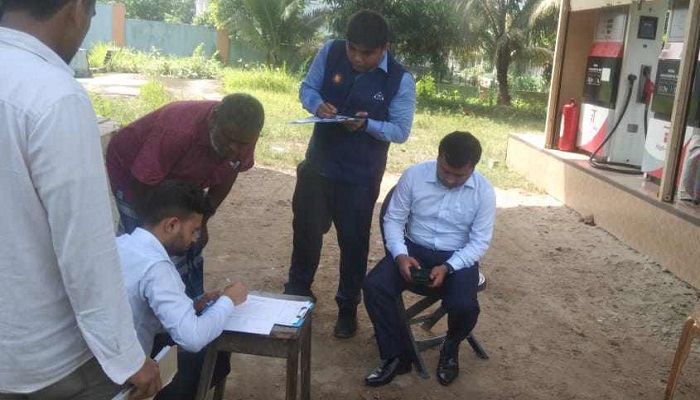সিংগাইরে ফিলিং স্টেশনে ওজনে কম দেয়ায় অর্থদণ্ড