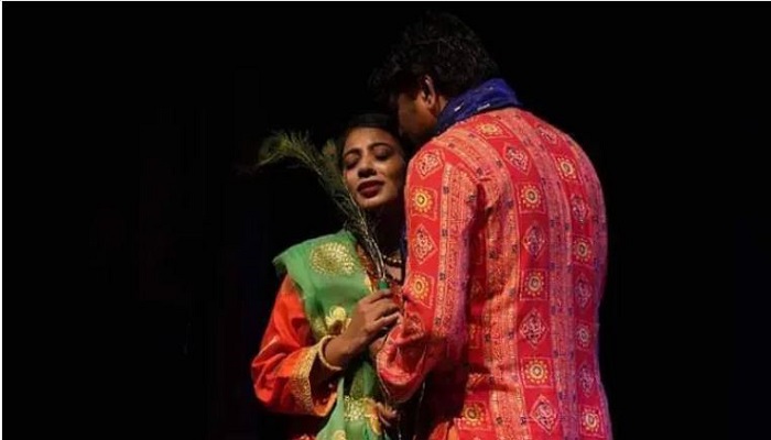 ছুটির সন্ধ্যায় শিল্পকলা মাতালো ‘মাধব মালঞ্চী’