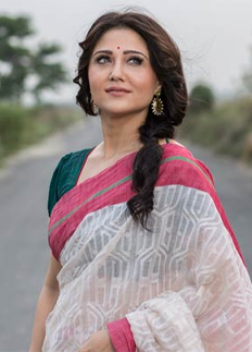 হাসপাতাল থেকে বাড়ি ফিরলেন স্বস্তিকা