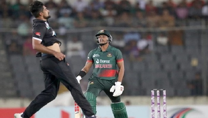৪ উইকেট হারিয়ে চাপে বাংলাদেশ