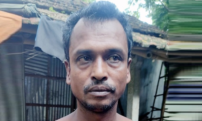 নারীকে এসিড নিক্ষেপ, সাবেক স্বামী গ্রেপ্তার