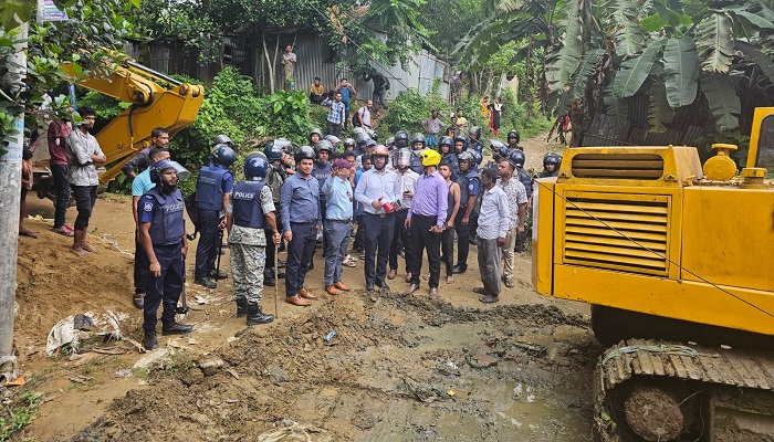 চট্টগ্রামে প্রশাসনের ওপর হামলা: ইউএনও-ওসিসহ আহত ১০