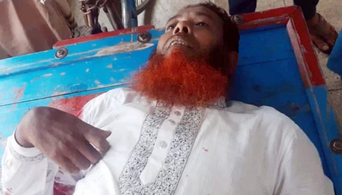 আত্রাইয়ে শিক্ষকের দুই পায়ের রগ কাটল দুর্বৃত্তরা