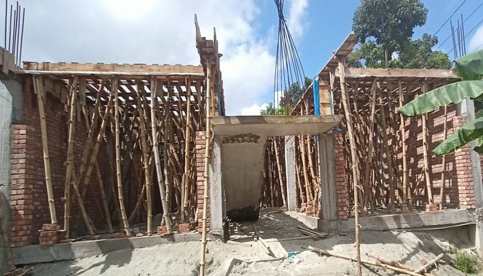 ঝিকরগাছার পল্লীতে নিজ জমিতে ঘর করতে বাধা দেয়ার অভিযোগ