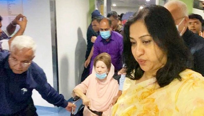 খালেদা জিয়াকে ফের কেবিনে স্থানান্তর