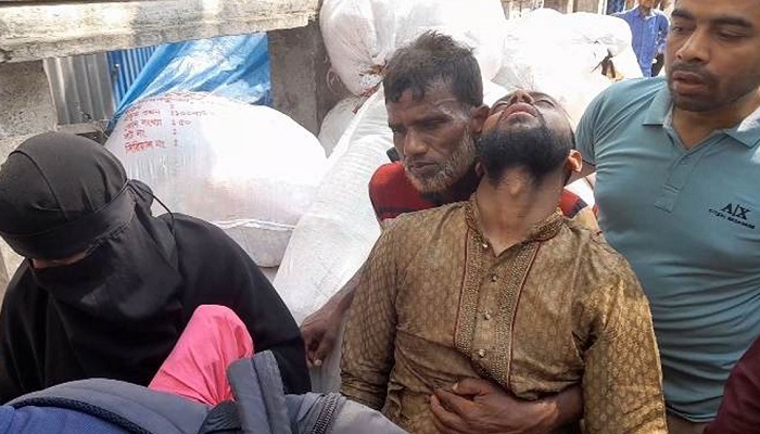 ব্যবসায়ীদের আহাজারি, একটি সুতাও বের করতে পারিনি