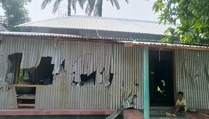 আলফাডাঙ্গায় অর্ধশত বাড়িঘর ভাংচুর ও লুটপাটের অভিযোগ