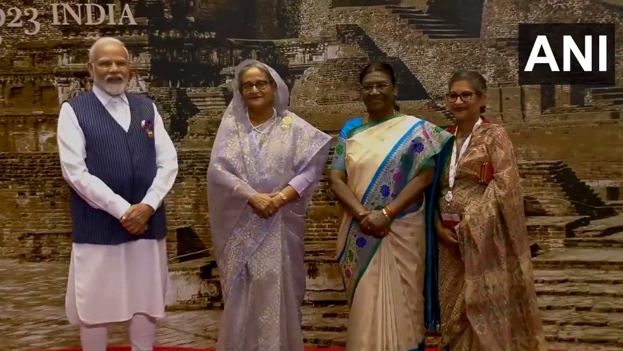 ভারতের রাষ্ট্রপতির নৈশভোজে শেখ হাসিনা ও শেখ রেহানা