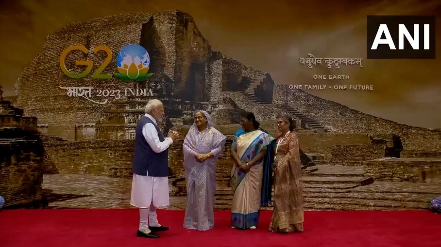 ভারতের রাষ্ট্রপতির নৈশভোজে শেখ হাসিনা ও শেখ রেহানা