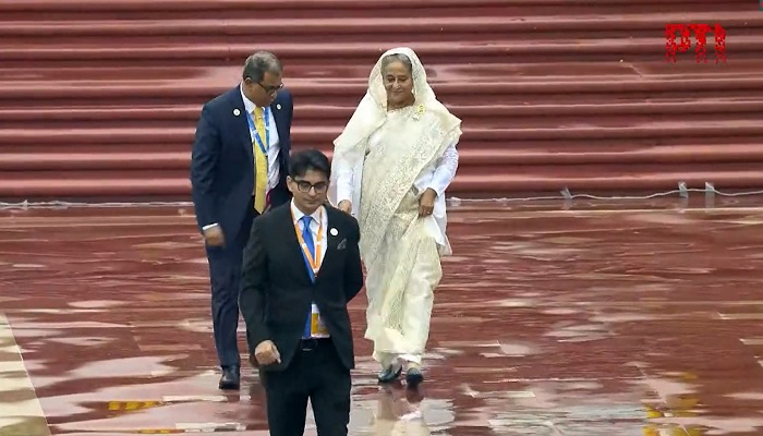 রাজঘাটে মহাত্মা গান্ধীর সমাধিতে প্রধানমন্ত্রীর শ্রদ্ধা