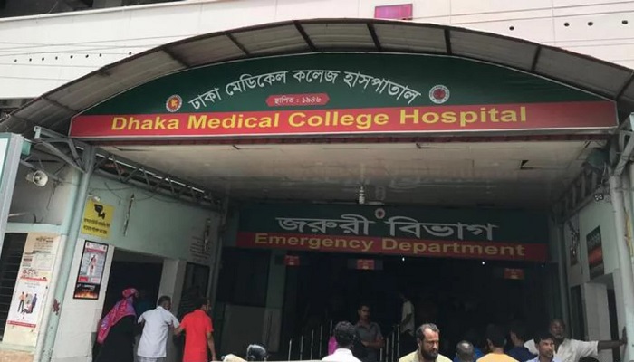 ঢাকায় পিকআপের ধাক্কায় গাড়িচালকের মৃত্যু