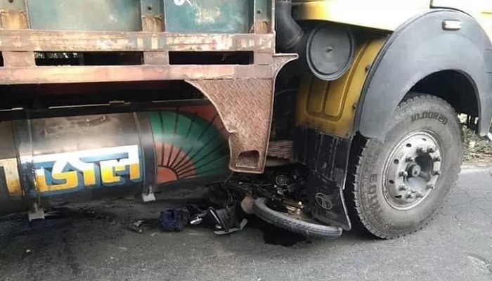 মুগদায় মোটরসাইকেলে ট্রাকের ধাক্কা, চালকের মৃত্যু