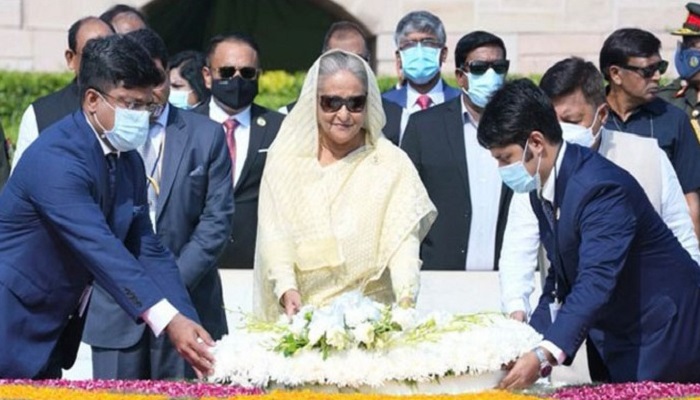 রাজঘাটে মহাত্মা গান্ধীর সমাধিতে প্রধানমন্ত্রীর শ্রদ্ধা
