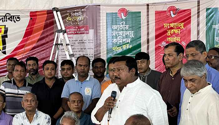 সংখ্যালঘুদের ৪৮ ঘণ্টার অনশন ভাঙিয়েছেন কবির বিন আনোয়ার