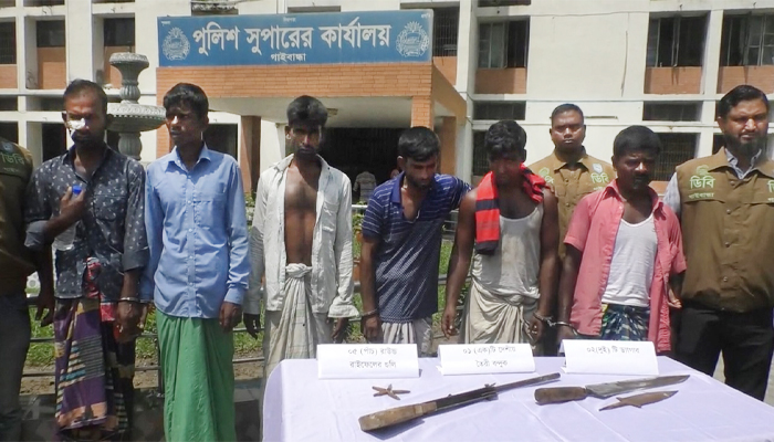 গাইবান্ধায় দেশীয় অস্ত্রসহ ৬ ডাকাত গ্রেপ্তার