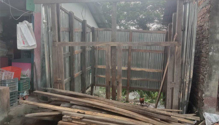 রাঙ্গাবালীতে খাসজমি দখল করে ব্যবসা প্রতিষ্ঠান নির্মান