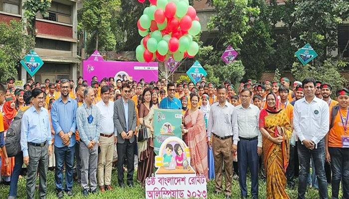 জাপানে রোবট কাপড় বানালে দেশের গার্মেন্টস ঝুঁকিতে পড়বে