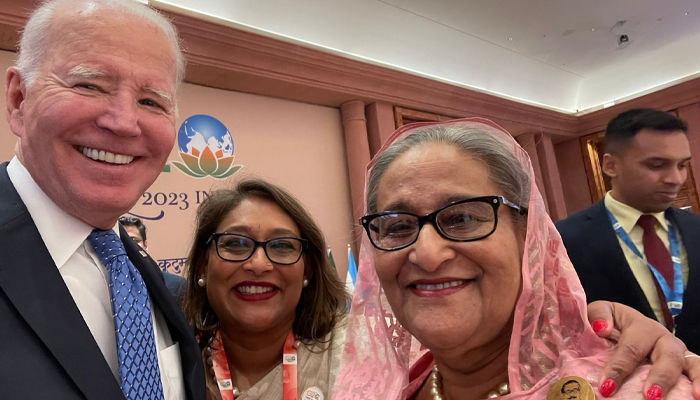শেখ হাসিনার সঙ্গে জো বাইডেনের সেলফি