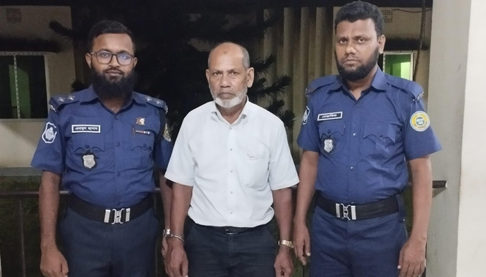 ঝালকাঠিতে সাজাপ্রাপ্ত পলাতক আসামী ৪০ বছর পর গ্রেপ্তার