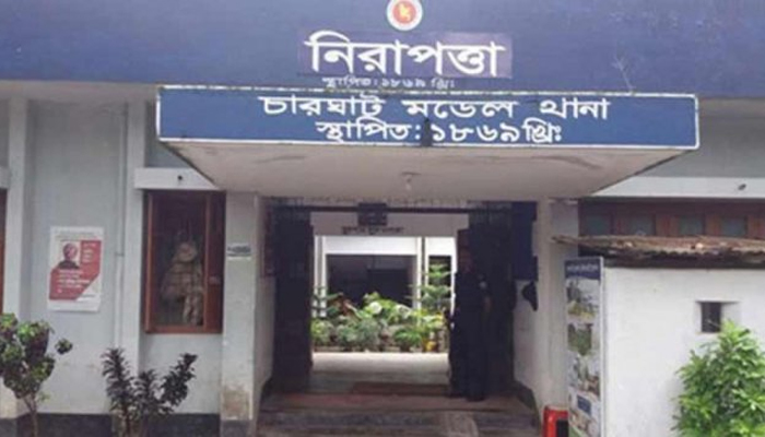 ব্যবসায়ী মনজুরের বাড়িতে হামলা ভাঙচুর ও লুটপাট