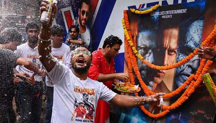প্রথম দিনেই ১৫০ কোটি আয় করলো ‘জওয়ান’