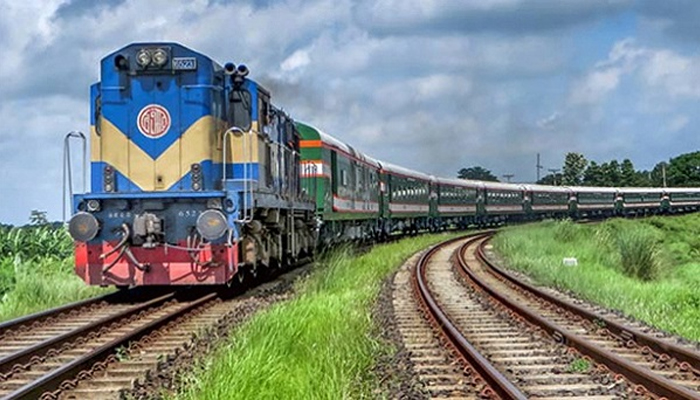 ঢাকার সঙ্গে সারাদেশের রেল যোগাযোগ বন্ধ (ভিডিও)