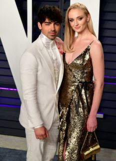 প্রিয়াঙ্কার ভাসুরকে ছেড়ে অন্য পুরুষে মজেছেন সোফি!