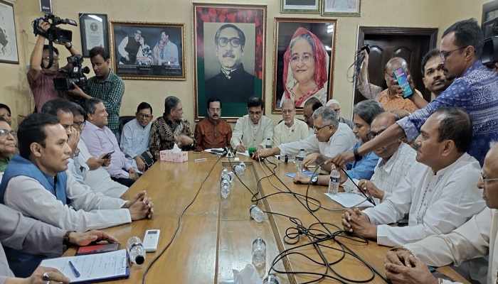মাঠ ছাড়বে না আওয়ামী লীগ, পাল্টা কর্মসূচির ঘোষণা