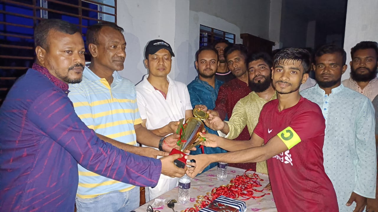 কটুরাকান্দি হেলেঞ্চাহাটিতে আট দলীয় ফুটবল টুর্নামেন্টের ফাইনাল সম্পন্ন