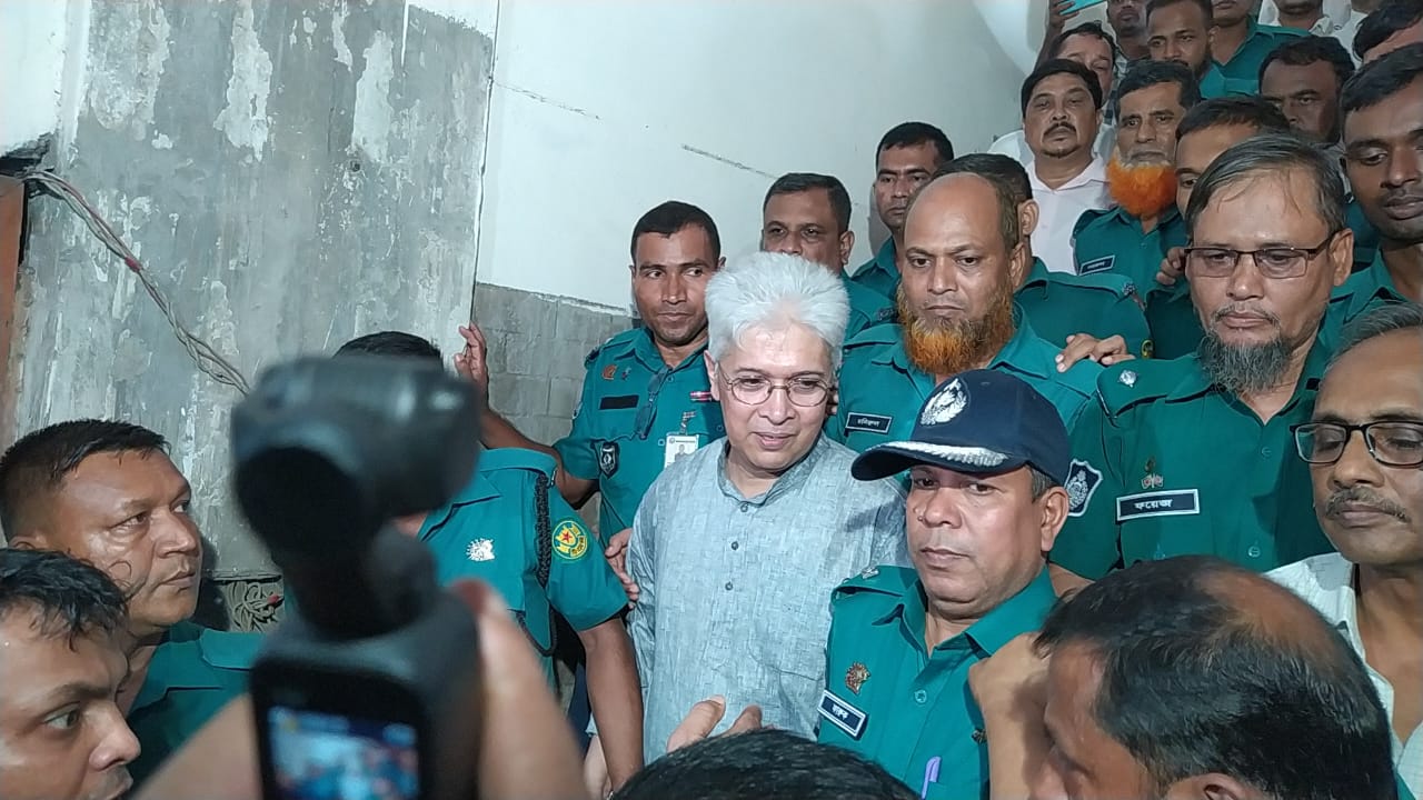 আদিলুর-এলানের ২ বছর কারাদণ্ড