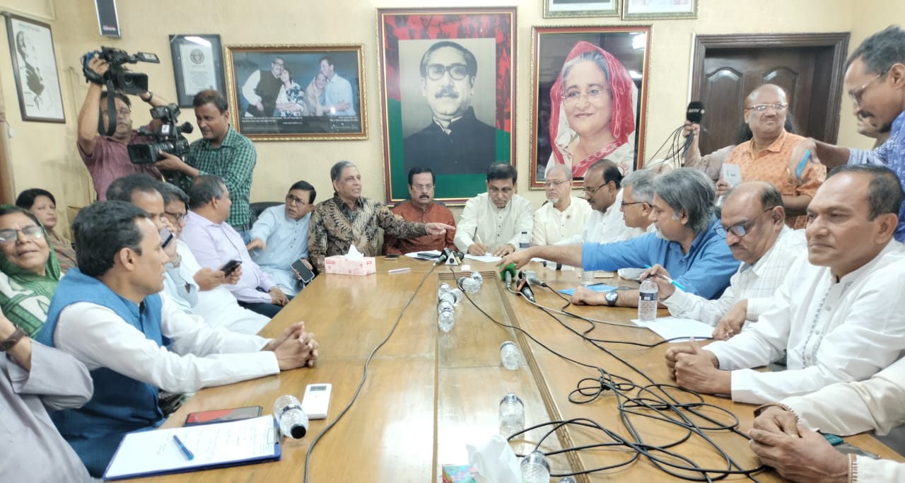 মাঠ ছাড়বে না আওয়ামী লীগ, পাল্টা কর্মসূচির ঘোষণা