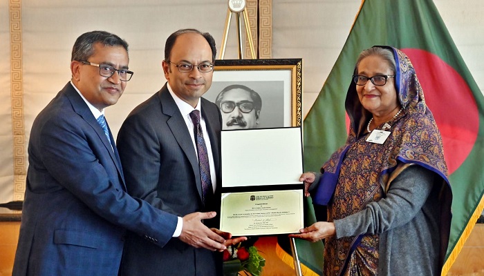 যুক্তরাষ্ট্রে বিশেষ সম্মাননা পেলেন শেখ হাসিনা