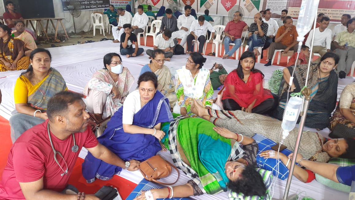 অনশনে অসুস্থ রানা দাশগুপ্ত, সিদ্ধান্তে অনড়