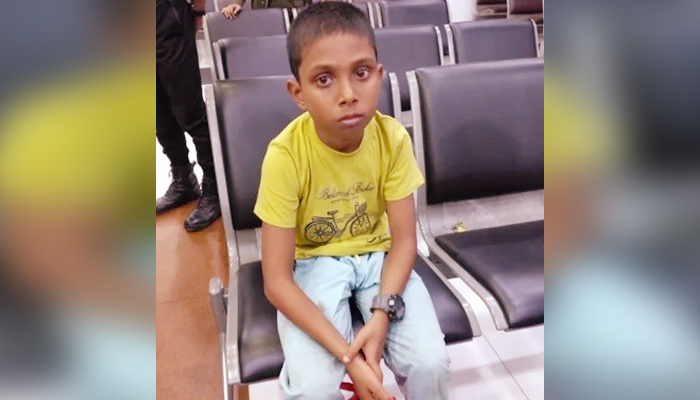 সবাইকে ফাঁকি দিয়ে বিমানে উঠা নিয়ে যা বললো সেই শিশু