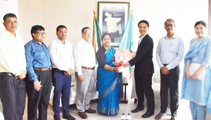 জালকুড়ি ডাম্পিং সাইট পরিদর্শন করলে জাইকা কর্মকর্তা