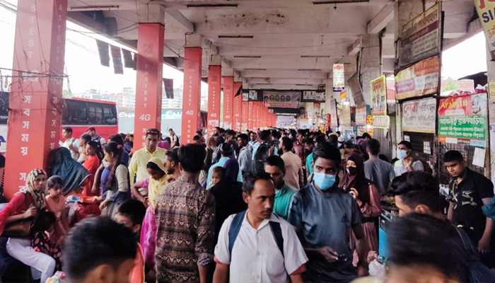 টানা ৩ দিনের ছুটি, টার্মিনালে যাত্রীদের ভিড়