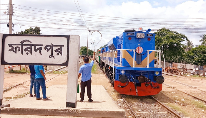 ঢাকা থেকে প্রথম ট্রেন পদ্মা সেতু পাড়ি দেবে বৃহস্পতিবার