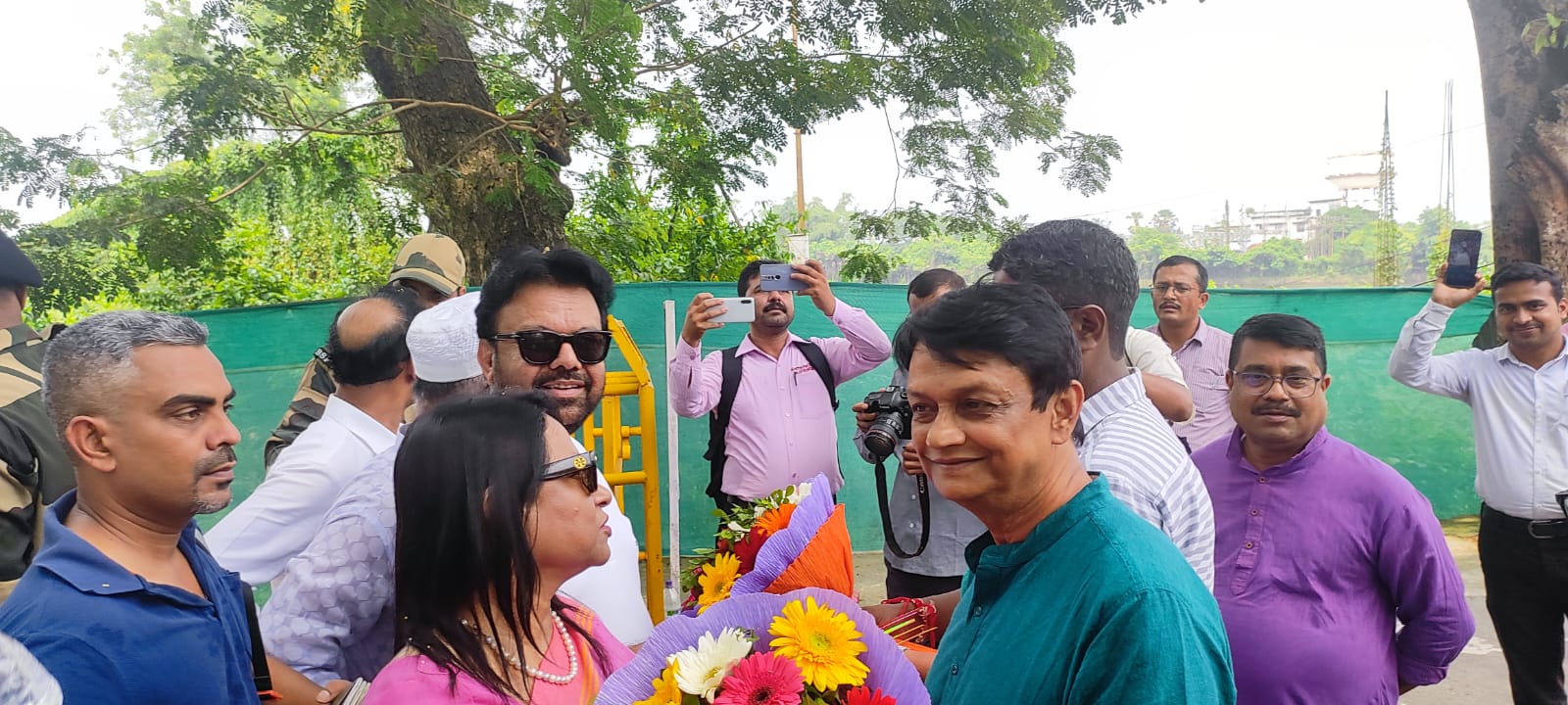 আগরতলায় পৌঁছেছে জাতীয় প্রেসক্লাব দল
