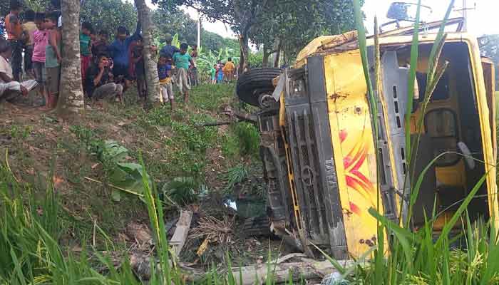 কিশোরগঞ্জে ট্রাকের চাপায় অটোরিক্সার ৪ জন নিহত