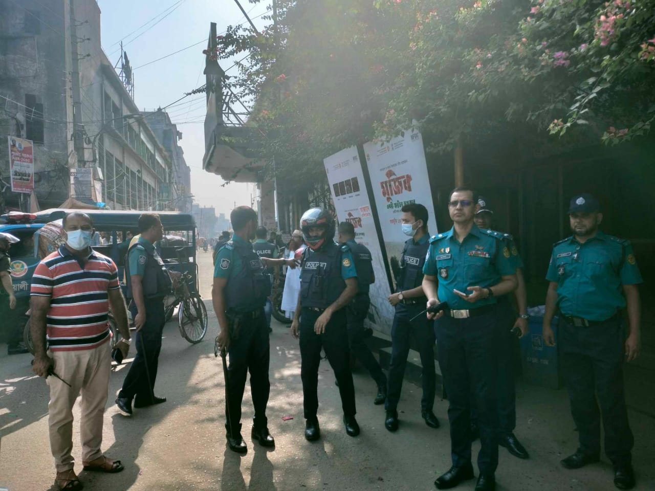 সদরঘাটে তল্লাশিতে ৮০ জন আটক
