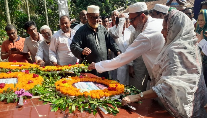 শহীদ ডা. আইনুল হকের স্মৃতিচারণ, কান্নায় ভেঙে পড়লেন আ.লীগের সভাপতি